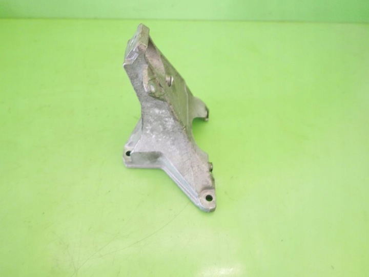 POIGNÉE SUPPORT MOTEUR DROITE AUDI A4 B6 2.0 FSI 00-