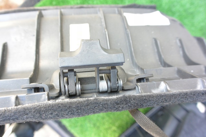 COLLECTEUR INSONORISATION BAGAZNI MERCEDES W212 UNIVERSEL JEU