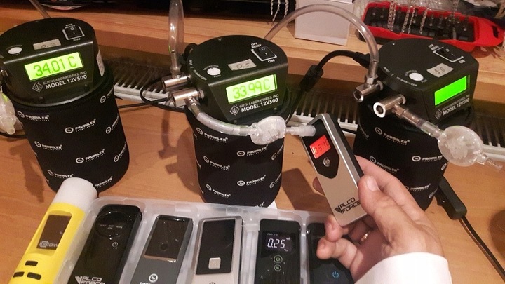 ALCOHOLÍMETRO ELECTROQUÍMICO ALCOFORCE EVO +1 AÑO CALIBRADO SIN LIMITU 