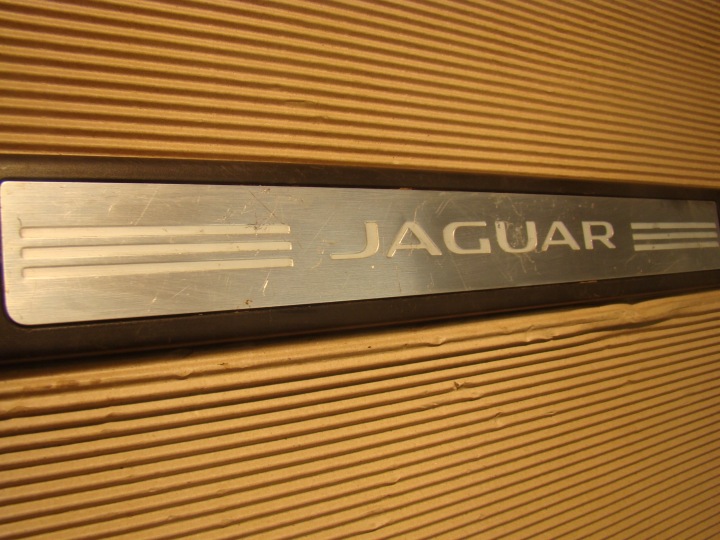 JAGUAR XF MOULURE SEUIL DROIT AVANT 8X23-13200-AF