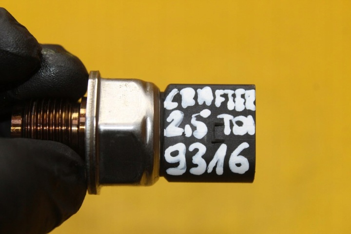 CAPTEUR CARBURANTS VW CRAFTER MERCEDES SPRINTER 2.5 TDI 076906051
