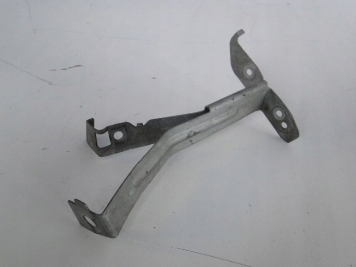 MERCEDES E CLASSE W212 FIXATION CAPUCHONS SOUS PARE-CHOCS