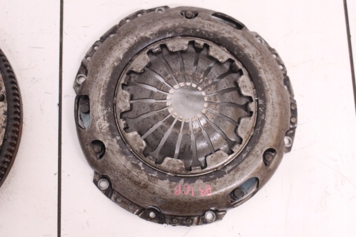 EMBRAYAGE COMPLET VW GOLF V AUDI A3 8P 1.6 B