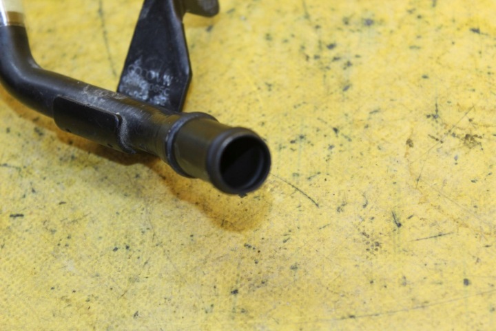 FIL TUYAU EAU A4 B7 2.0TFSI BUL 06D121085C
