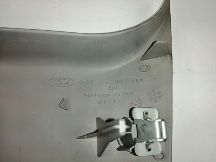 BRODERIE MONTANTS DROIT FORD FIESTA 01-08 1151924
