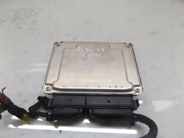 A4 B6 2,5TDI ORDINATEUR 0281010823