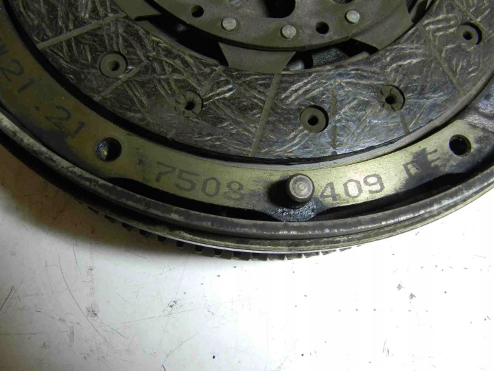 VOLANT BIMASSE EMBRAYAGE 7508409 BMW E46 1.9 M43B19