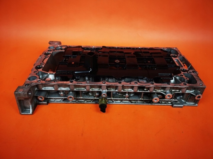VOLVO V40 II D3 SUPPORT MOTEUR CUVETTES HUILEUSE