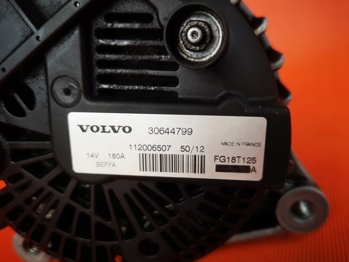 VOLVO V40 D2 1.6 ALTERNATEUR COURT KILOMÉTRAGE 30644799