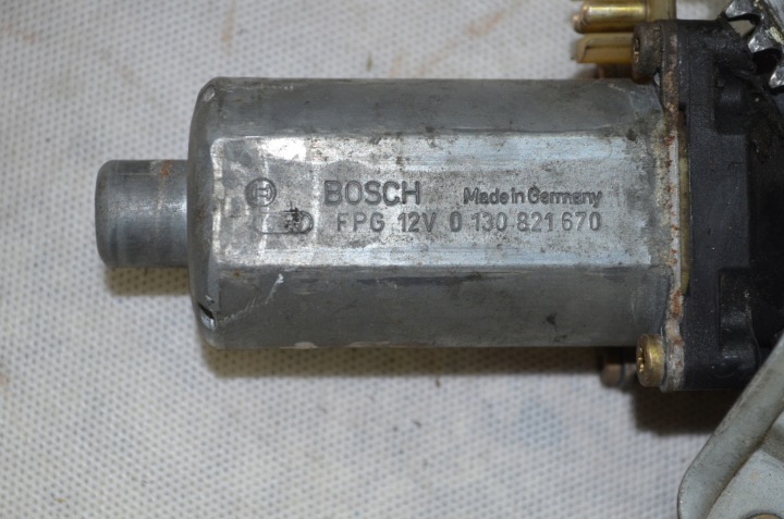 MERCEDES W210 ÉLÉVATEUR VITRE GAUCHE AVANT 0130821670