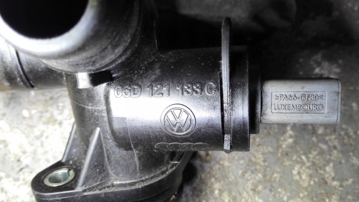 AUDI A4 B7 2.0TFSI BWE BRIDE EAU 06D121133C