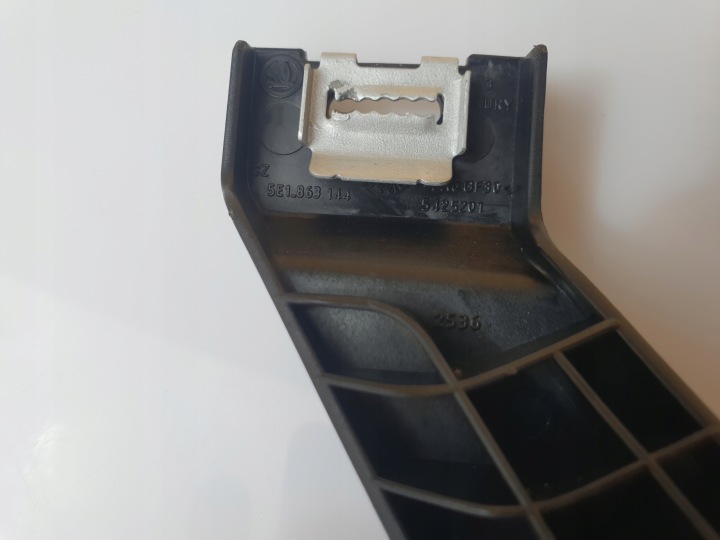 SKODA OCTAVIA III 3 SUPPORT POIGNÉE 5E1863144