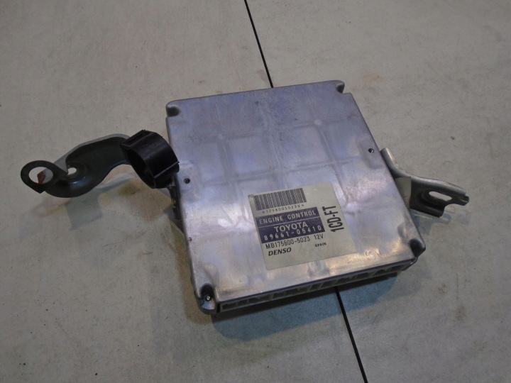 ORDINATEUR MOTEUR AVENSIS I 2.0 D4D 8966105410