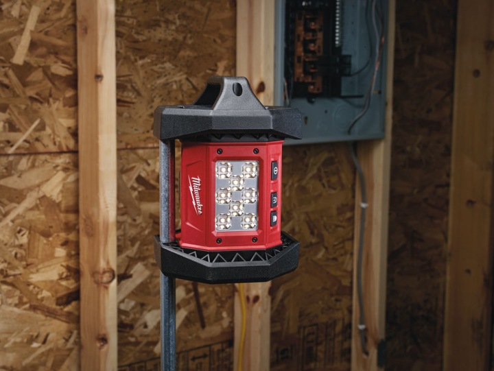 MILWAUKEE M18 AL-0 PHARE AKUMULATOROWA 1500LM 4932430392
