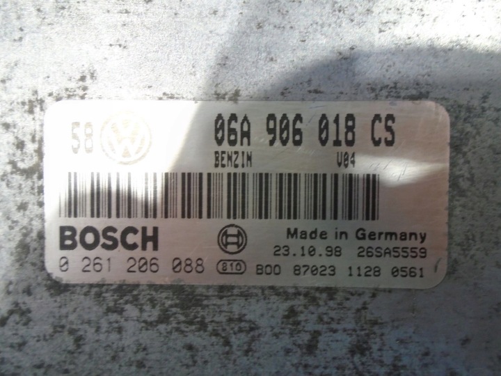 CONTRÔLEUR MOTEUR VW GOLF IV 2.0B 06A906018CS