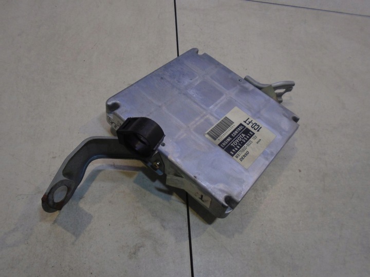 ORDINATEUR MOTEUR AVENSIS I 2.0 D4D 8966105410