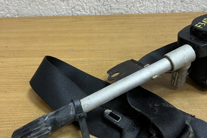 CEINTURE DE SÉCURITÉ MERCEDES-BENZ E (W124) 16398 2.0L DIESEL 55KW 1993