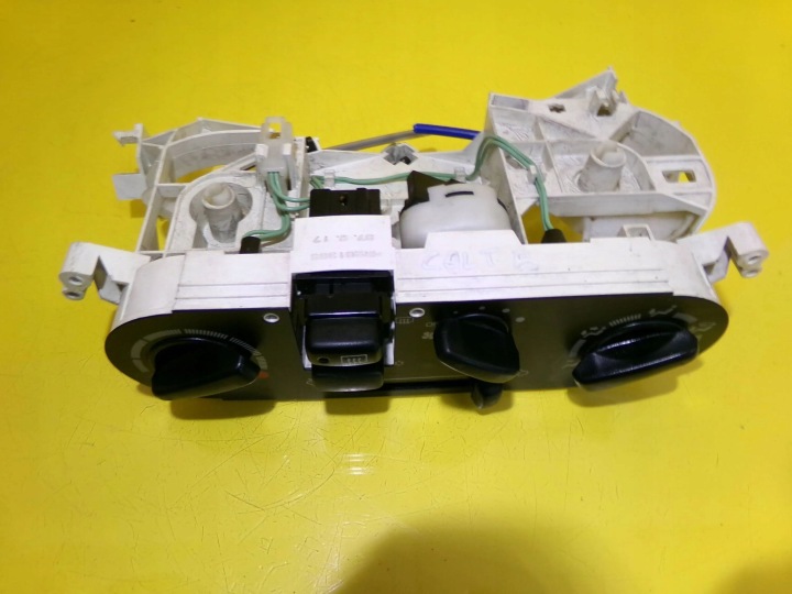 PANNEAU CONDUIT D'AIR MITSUBISHI COLT MR201365 NR1377