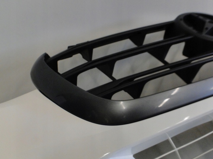 MERCEDES GRILLE CALANDRE SANS CHROME SPRINTER W907 907 W910 910