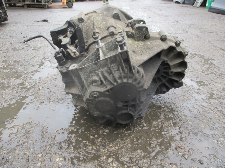 BOÎTE VOLVO V40 V50 4M5R7002CD