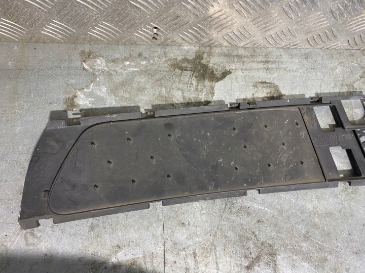 BMW X3 E83 GRILLE PARE-CHOCS AVANT 3400908