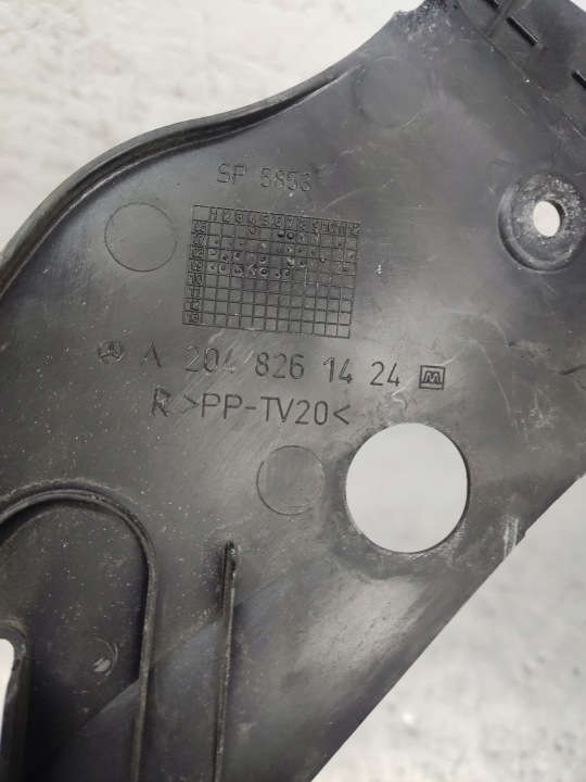MERCEDES W204 PROTECTION COURROIE PHARES DROIT AVANT A2048261424