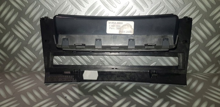 BMW 5 E60 E61 MOULURE DÉCORATIVE DÉCOR ALU CUBE BOÎTE À GANTS CENTRAL TABLEAU DE BORD 7051399