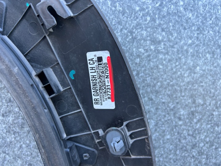 HYUNDAI TUCSON 21- MOULURE PORTES ARRIÈRE GAUCHE ARRIÈRE 87731-N7000