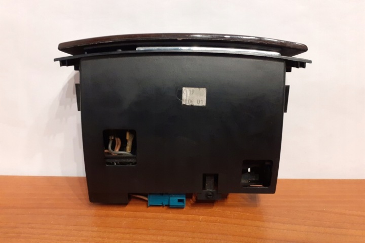 CENDRIER MERCEDES-BENZ AVEC (W220) A2206800252 5.0L GASOLINE 225KW 2001