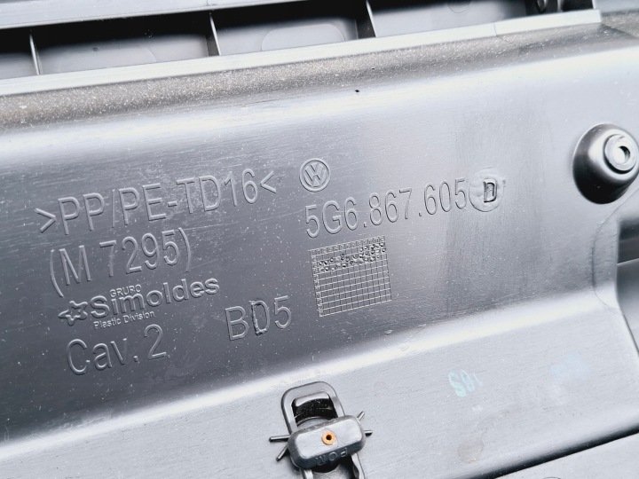 PLASTIQUE PROTECTION COUVERCLES DE COFFRE ARRIÈRE ARRIÈRE VW GOLF VII 7 5G0 BERLINE COMPACTE HTB 5G6867605D