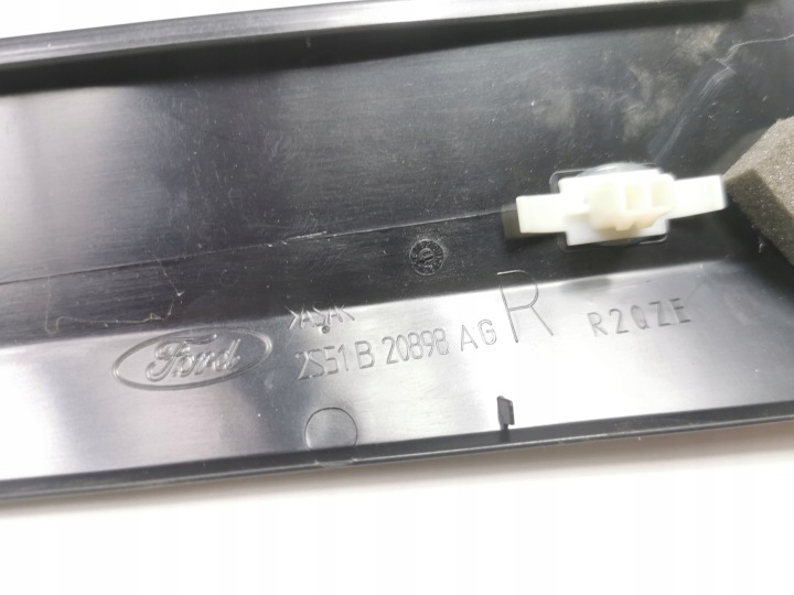MOULURE VERTICALE MONTANTS PORTES DROIT AVANT FORD FIESTA 2S51-B20898-AG 1473662