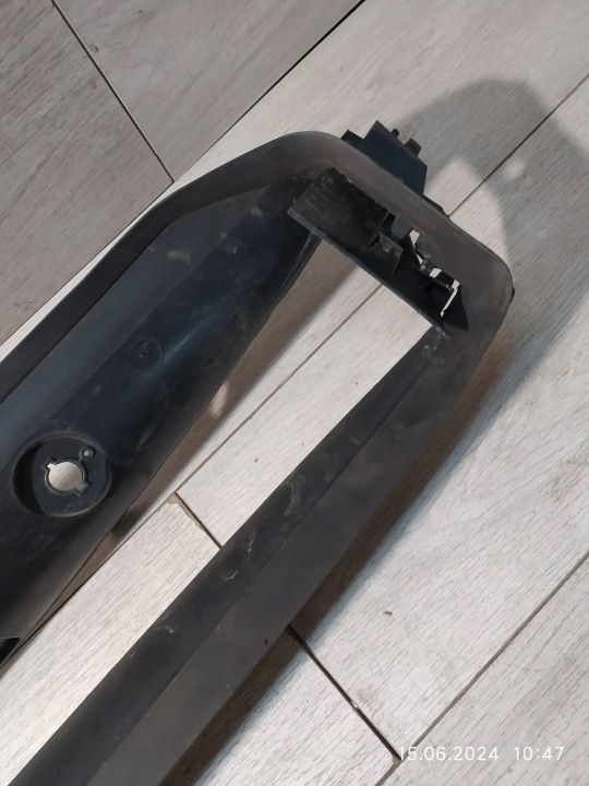 8860. TESLA AVEC LIFT GUIDE D'AIR 1057847-00-E