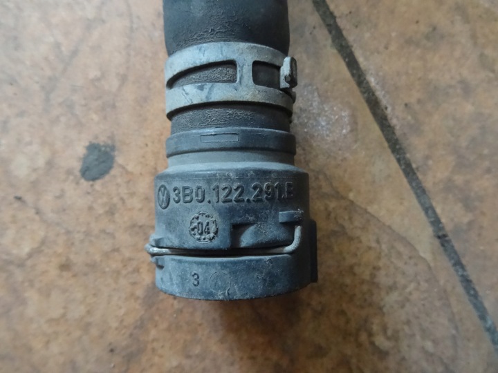 PASSAT B6 2.0TDI 05' TUYAU TUYAU EAU 3B0122291