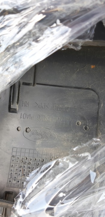 ANGLE PARE-CHOCS ARRIÈRE DROIT FORD TRANSIT COURIER ET76-17926