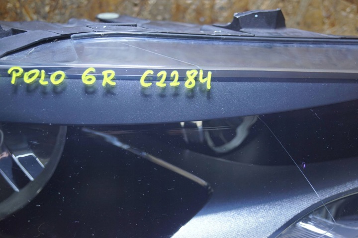 VW POLO 6R PHARE DROIT AVANT UK (C2284)