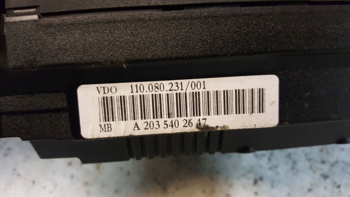 COMPTEUR TABLEAU DE BORD A2035402647 MERCEDES C-KLASA W203 1.8 00-