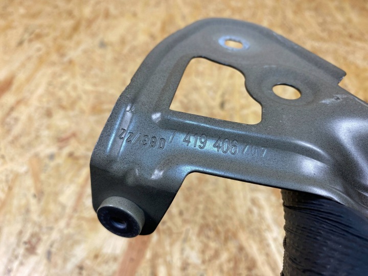 SUPPORT POIGNÉE FIXATION GARDE-BOUE AVANT DROIT BMW 3 G20 G21 7419406
