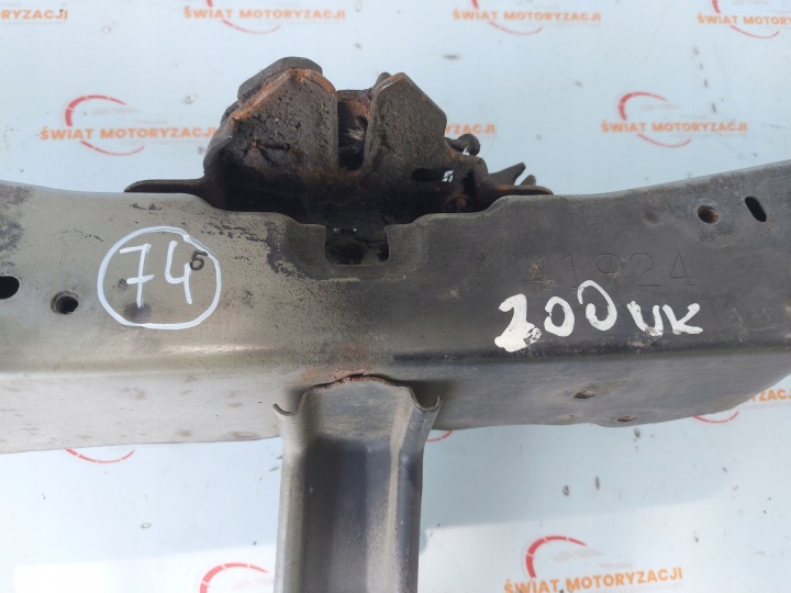 TOYOTA AVENSIS T27 III 2.0 D-4D 10R POUTRE RENFORCEMENT SUPÉRIEUR COURROIE AVANT