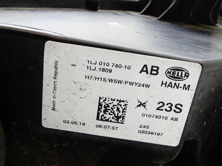 PROJECTEUR PHARE DROIT AVANT DROITE AVANT AUDI A3 8V 8V0941004A