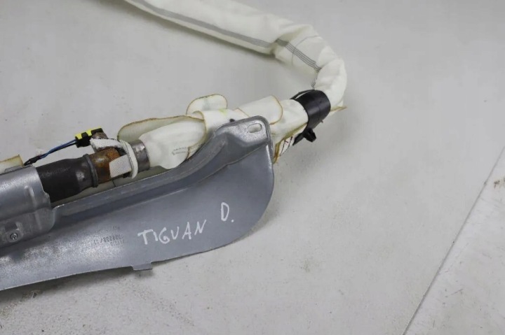 RIDEAU DROITE VW TIGUAN (5N_) 5N0880742H 1.4L GASOLINE 110KW 2010