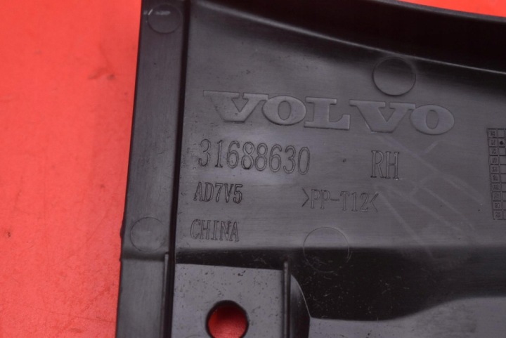 PROTECTION CALANDRE GARDE-BOUE DROITE 31688630 VOLVO S90 2 II 16-20