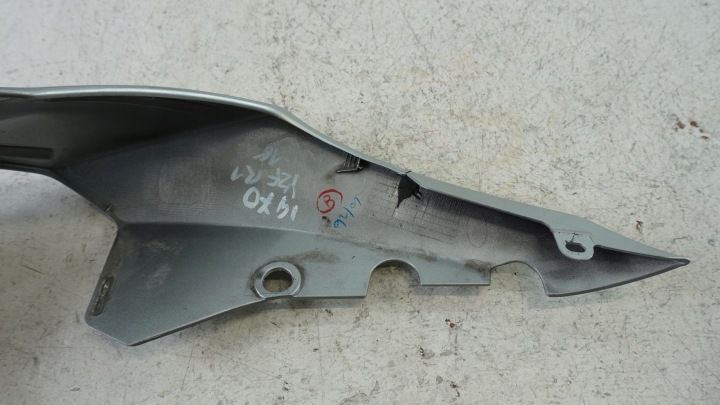 I470 YAMAHA R1 RN32 QUEUE DÉFLECTEUR D'AIR PROTECTION PLASTIQUE 2CR-21711