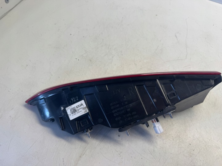HYUNDAI KONA LIFT PHARE DROIT ARRIÈRE DANS COUVERCLE DE COFFRE 92404J9600