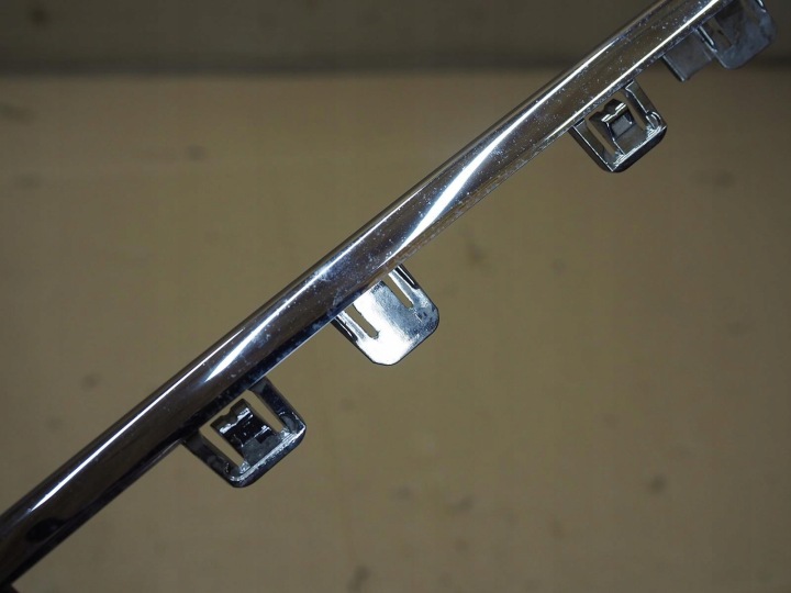 MERCEDES W206 21- CHROME CENTRAL INFÉRIEUR MOULURE