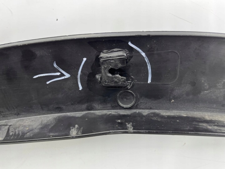 MOULURE SUR AILE GAUCHE IVECO DAILY 14-