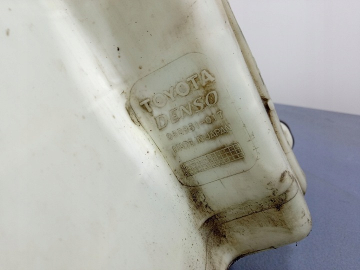 TOYOTA YARIS VERSO RÉSERVOIR LAVE-GLACES 060851-017