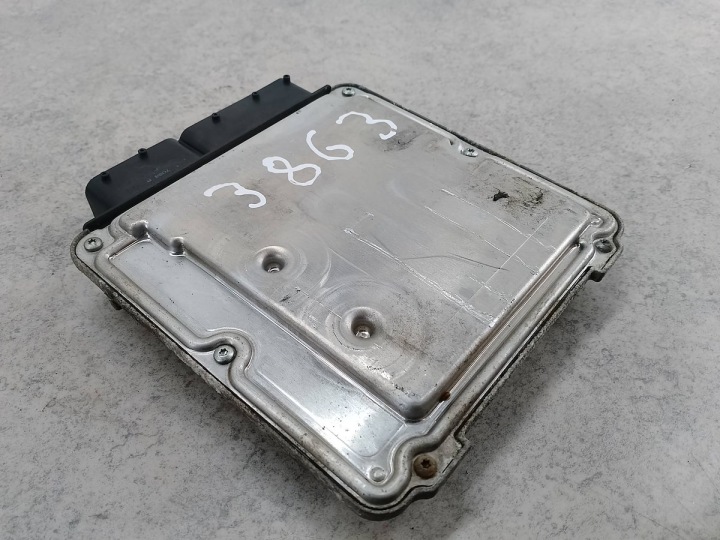 ORDINATEUR CONTRÔLEUR VW GOLF V 03G906016ET 0281011843 BOSCH 2.0 TDI