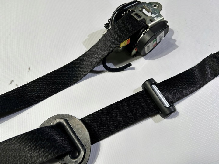CEINTURE DE SÉCURITÉ AVANT AVANT DROIT PASSAGER MASERATI GHIBLI M157 2013-