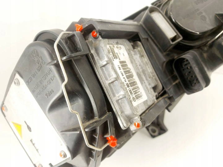 2009 VOLKSWAGEN PASSAT B6 PROJECTEUR 3C0941751K