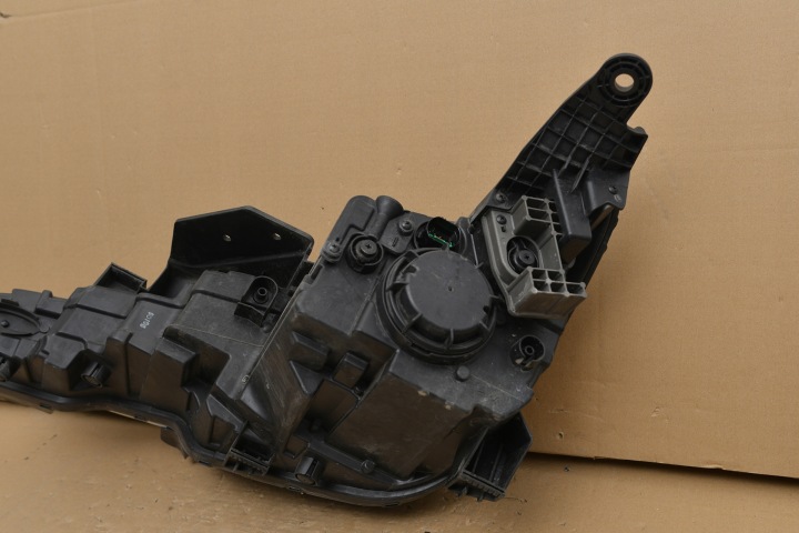 HYUNDAI ELANTRA VI PHARE AVANT DROITE ORDINAIRE 92102 F2600